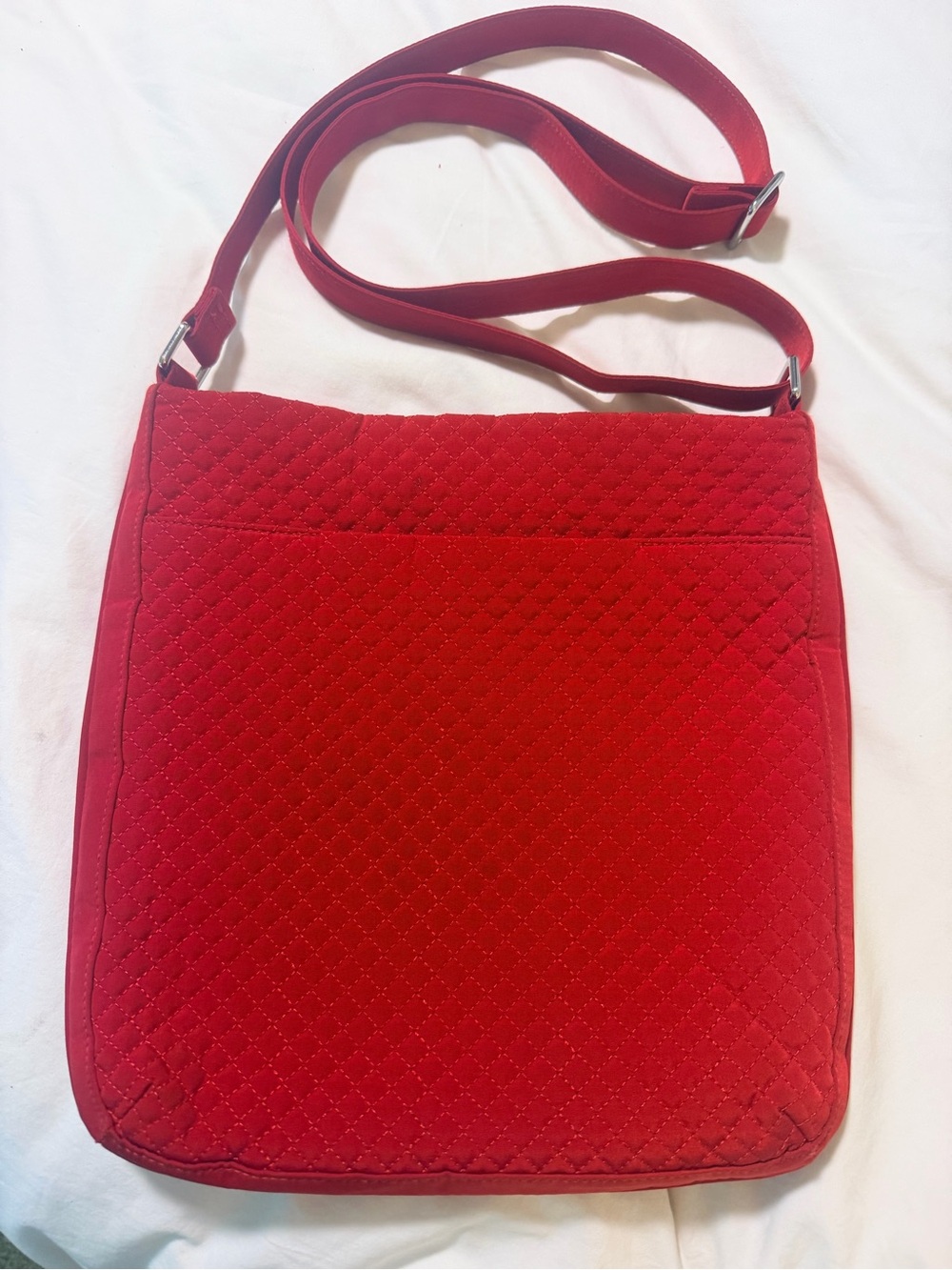 Vera Bradley Quilted Red Crossbody with Iconic Triple Zip Hipster, New With Tag - Picture 3 of 9